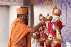 दशहरा पर अक्षरधाम में 'विश्व शांति महायज्ञ': 30 संतों ने 108 यज्ञकुंडों में दी आहुति