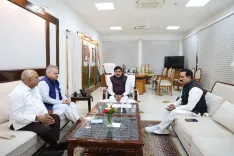 दतिया उपचुनाव: नरोत्तम मिश्रा की CM मोहन यादव से मुलाकात, भाजपा ने आशुतोष तिवारी को उतारा
