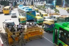 Delhi daylight robbery: Armed gang loots ₹2.30 crore at gunpoint in Lahori Gate