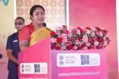क्या दिल्ली की सीएम रेखा गुप्ता ने 'विकसित भारत के रंग, कला के संग' प्रतियोगिता में कलाकारों को सराहा?