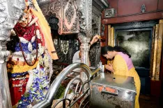 Delhi CM Rekha Gupta Seeks Blessings at Kashi Vishwanath on Birthday