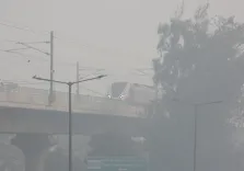 क्या दिल्ली का एक्यूआई 450 के पार, एनसीआर में जीआरएपी-4 इमरजेंसी पाबंदियां लागू हैं?