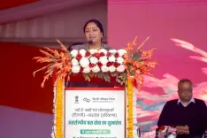 क्या दिल्ली में सीएम रेखा गुप्ता ने 100 ई-बसों को हरी झंडी दिखाई और इंटरस्टेट ई-बस सेवा शुरू की?