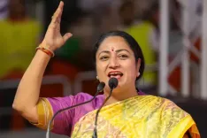 दिल्ली में एंड-ऑफ-लाइफ व्हीकल्स पर सख्ती, सीएम रेखा गुप्ता ने कहा– ऐसे वाहनों को हटाना अनिवार्य