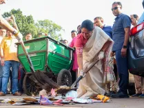 क्या स्वच्छता को अपनी आदत में शामिल कर दिल्ली को स्वच्छ और सुंदर बनाया जा सकता है?