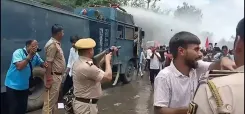 पटना में आइसा का लोकभवन मार्च: पुलिस से झड़प, वाटर कैनन और आंसू गैस का इस्तेमाल