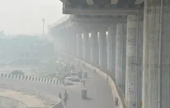 क्या दिल्ली में प्रदूषण और छठ को लेकर सियासत तेज हो गई है?