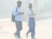 क्या दिल्ली-एनसीआर में बढ़ता प्रदूषण स्वास्थ्य संकट बन रहा है, एक्यूआई 400 के पार?