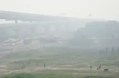 क्या दिल्ली-एनसीआर में सांस लेना हो गया है मुश्किल? तापमान में गिरावट और प्रदूषण की चिंता