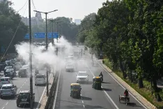 दिल्ली-एनसीआर में ठंड की दस्तक: न्यूनतम तापमान 16°C, बारिश से AQI में सुधार