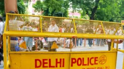 नेब सराय में शॉर्ट सर्किट से भड़की आग, तीन पुलिसकर्मियों की तत्परता से टला बड़ा हादसा