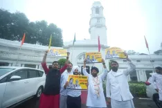 दिल्ली विधानसभा में 'आप' का प्रदर्शन: ₹650 करोड़ दवा घोटाले पर स्वास्थ्य मंत्री के इस्तीफे की मांग