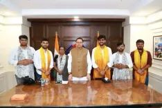डूसू के नवनिर्वाचित पदाधिकारियों से मिले उत्तराखंड के सीएम पुष्कर सिंह धामी, दी शुभकामनाएं