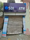 देवघर में SBI एटीएम चोरी: गैस कटर से काटा, 500 मीटर घसीटकर कार में लादा, पुलिस जांच शुरू