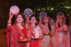 करवा चौथ 2026: देशभर में महिलाओं ने रखा व्रत, शिवराज-ब्रजेश पाठक ने दीं शुभकामनाएं
