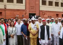 'देश को डिक्टेटरशिप की तरफ ले जाने का प्रयास', संविधान संशोधन बिल पर विपक्षी सांसदों ने दी प्रतिक्रिया