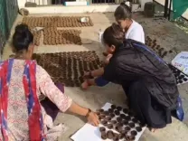 क्या काशी में गोबर के दीयों से देव दीपावली की रोशनी बिखरेगी, महिला सशक्तीकरण का एक नया उदाहरण?