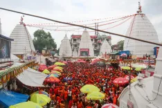 Shravani Mela 2026: Over 3 lakh devotees converge at Deoghar on final Shravan Somwar