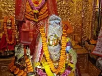 क्या धनतेरस पर मां अन्नपूर्णा के मंदिर में भक्तों की भीड़ देखी गई?