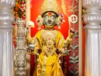 क्या धनतेरस पर इस मंदिर के कपाट खुलते हैं? भगवान धनवंतरि को जड़ी-बूटियों का भोग लगता है