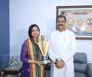 Dharmendra Pradhan meets Indian Idol 16 winner Jyotirmayee Nayak