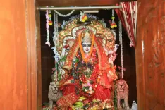 Dharmendra Pradhan seeks blessings at Sambalpur's Maa Bhubaneswari Temple