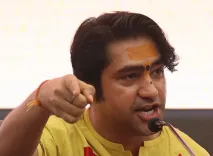 धीरेंद्र शास्त्री का अयोध्या में बड़ा बयान: 'संतों-मंदिरों के खिलाफ सुनियोजित षड्यंत्र', राम मंदिर दान मामले पर SIT से भरोसे की अपील