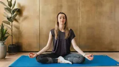पद्मासन: ध्यान और मानसिक शांति के लिए सर्वश्रेष्ठ योगासन, जानें सही विधि और लाभ