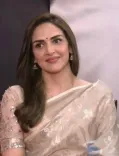 ईशा देओल का पैपराजी कल्चर पर बड़ा बयान: 'व्यूज के लिए दिग्गज कलाकारों को किया जा रहा गाइड'