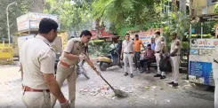 गांधी जयंती पर आनंद विहार मार्केट में स्वच्छता अभियान, DCP मीणा बोले— साल भर चलेगी मुहिम