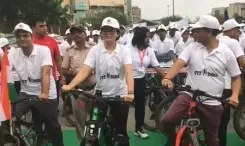 दिल्ली के पश्चिमी जिले में साइक्लोथॉन का आयोजन, डीएम की अपील-रोज फिटनेस के लिए दें एक घंटा