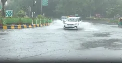 दिल्ली में भारी बारिश का रेड अलर्ट: 60 किमी/घंटा हवाएँ, बिजली गिरने का खतरा; यूपी-केरल समेत कई राज्यों में ऑरेंज अलर्ट