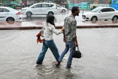 दिल्ली-एनसीआर में बारिश का कहर: जलभराव से यातायात ठप, 8 अगस्त को येलो अलर्ट जारी