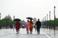 दिल्ली-एनसीआर में 1-6 अगस्त तक राहत: IMD का पूर्वानुमान — बादल, हल्की बारिश, तापमान 33-34°C