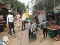 दिल्ली: त्योहारी सीजन से पहले ट्रैफिक पुलिस का अभियान — 42 चालान, 19 वाहन टो, 37 रेहड़ियाँ हटाईं