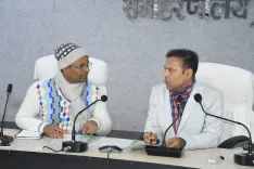 क्या डीएम ने लंबित डीसी और उपयोगिता प्रमाण-पत्र के समायोजन के लिए बैठक की?