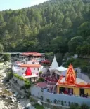 कैंची धाम: दो पहाड़ियों के बीच बाबा नीम करोली महाराज का पवित्र आश्रम, लाखों भक्तों की अटूट आस्था का केंद्र