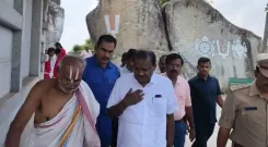 Kumaraswamy: TN political crisis may end in days, DMK-AIADMK alliance unlikely