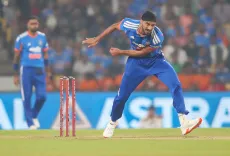 क्या अर्शदीप ने 53 रन लुटा दिए? सेंटनर और रचिन की शानदार पारी से न्यूजीलैंड ने बनाए 208 रन