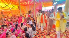 Dr. Jitendra Singh seeks blessings at Ghaziabad Durga Puja pandal
