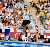 Duplantis wins Budapest pole vault at 6.07m, falls short of 6.32m world record