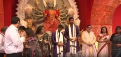 केकेआर के राहुल त्रिपाठी और सौरभ दुबे ने कोलकाता की दुर्गा पूजा में किया 'धुनुची नृत्य'