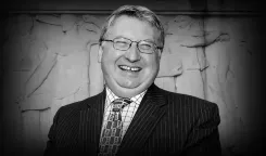 क्या ईसीबी के पूर्व चीफ एग्जीक्यूटिव डेविड कोलियर का निधन हो गया?