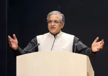 क्या ईसीआई ने ईवीएम मतपत्रों को अधिक पठनीय बनाने के लिए दिशानिर्देशों में संशोधन किया?