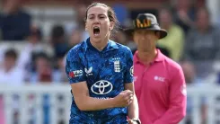 Did Em Arlott Sign Her First WBBL Contract with Sydney Thunder?