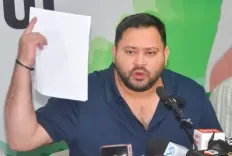 ईआरओ ने तेजस्वी के मतदाता सूची में 'नाम नहीं होने' के दावे पर दिया जवाब, ईपिक नंबर जारी