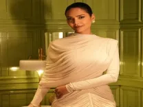 क्या दो महीने के एक्टिंग कोर्स ने ईशा गुप्ता की किस्मत बदल दी? जानिए कैसे मिली पहली फिल्म