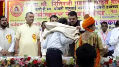 Fadnavis, Gadkari honour Charmakar community leaders in Nagpur