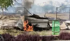 फतेहपुर के पटाखा मंडी में लगी भीषण आग, 70 दुकानें जलने से करोड़ों का हुआ नुकसान