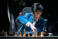 फिडे वर्ल्ड कप 2025 : महज 19 साल की उम्र में रचा इतिहास, सिंडारोव बने सबसे युवा चैंपियन